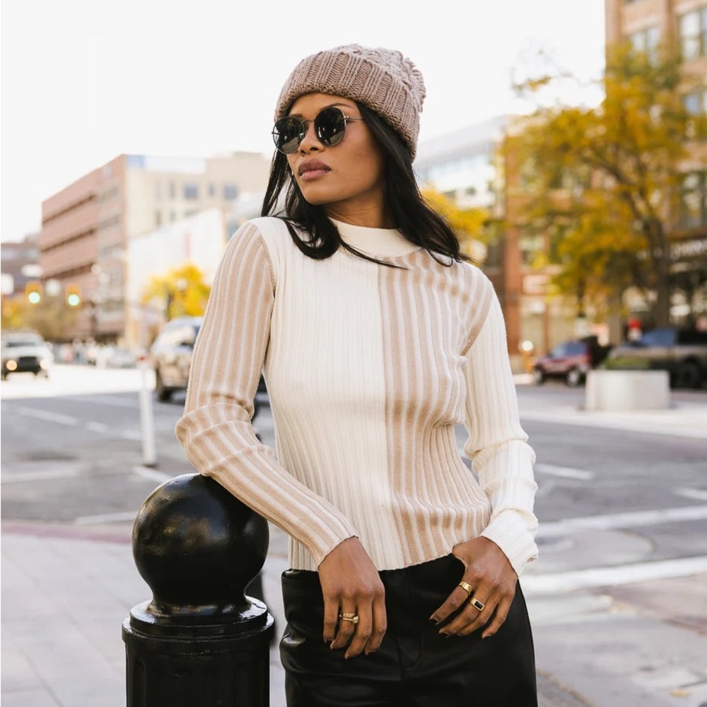 BAILEY RIBBED COLORBLOCK SWEATER IN CREAM (SIZE S)